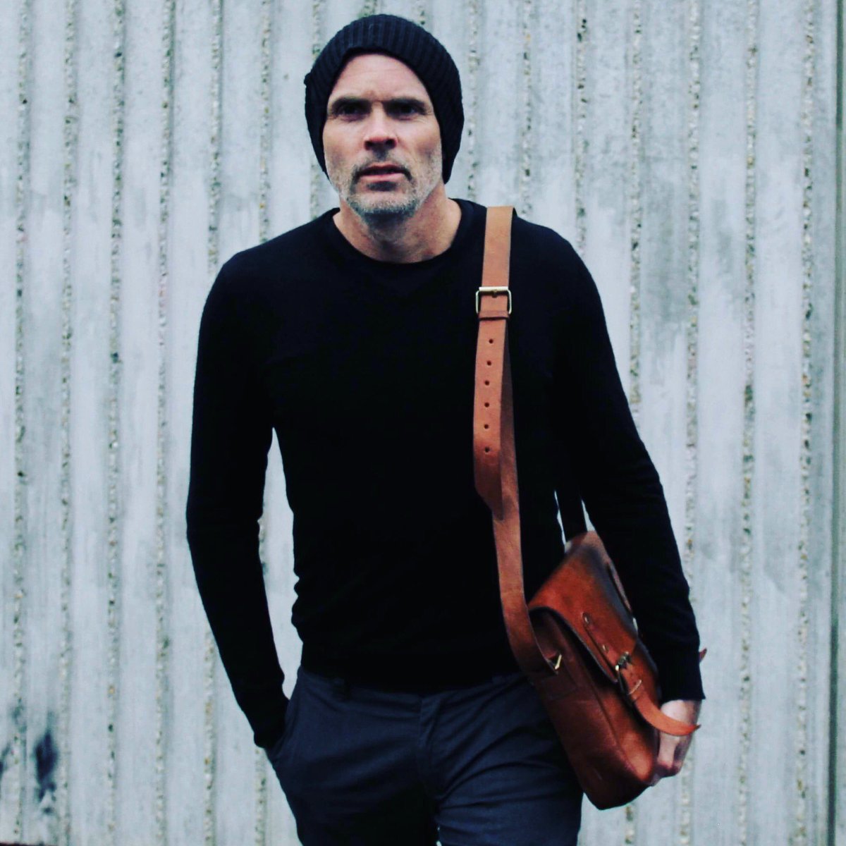 deuxTronier's tweet photo. Love for leather @deuxTronier @HighOnLeather @LeatherFashionU @leathernbags #bags https://t.co/FuQXz1okNr