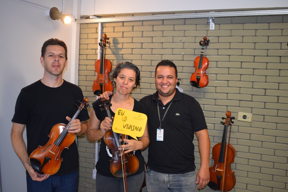 Abadeusoficial's tweet photo. Sinfonia de Talentos da ABADEUS. Se você gosta ou quer aprender a tocar Violino, Bateria, Violoncelo,Teclado,Instrumentos de Sopro, venha até a ABADEUS. Aulas GRATUITAS, mais informações no site https://t.co/UbH8GB2U2U ou pelo fone: 3462-2080. #oamortransformandovidas https://t.co/J0KhnVJyEf