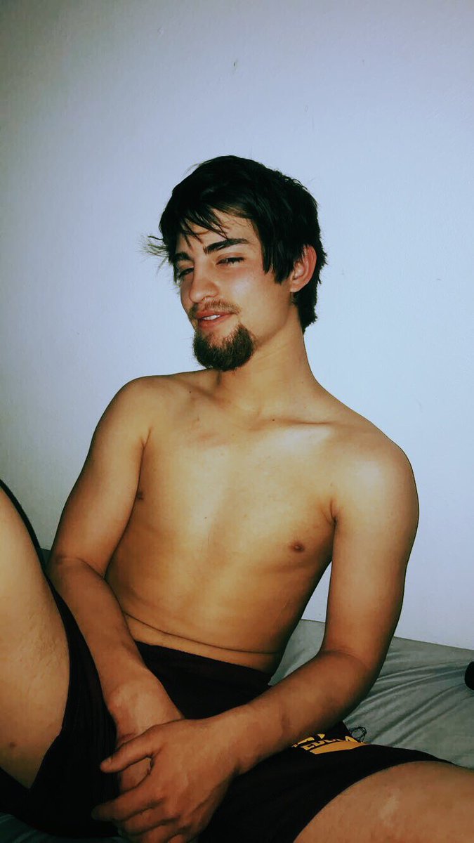 evansmak09's tweet photo. Dropping these here bc we still doing good and he keeps getting hotter 🤤 https://t.co/yno8jzsDfX