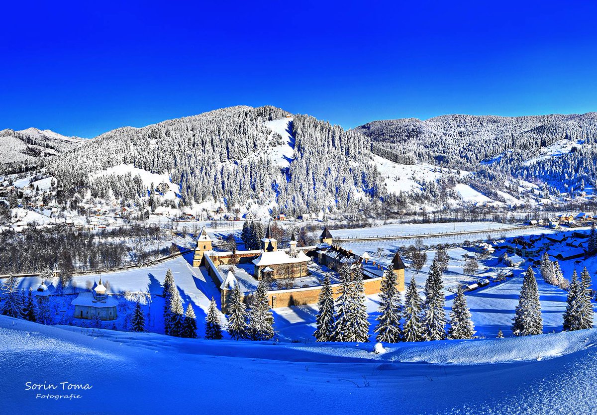 RomaniaTourism's tweet photo. This week’s #Romania pics: fresh snow at the, almost, end of winter 2018.
Here is a comment from Twitter friend whywasteannualleave @WWannualleave:
Romania - you are ridiculously beautiful.  I've not seen proper snow in 4 years &amp; what a destination to be reacquainted with it. https://t.co/Po35tenP4Y