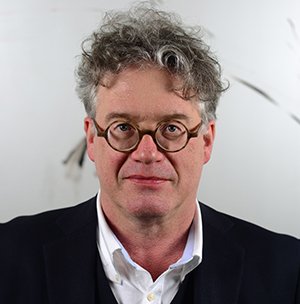 manifdart's tweet image. Jonathan Watkins, commissaire de Manif d&apos;art 9 - La biennale de Québec proposera une aventure créative entre l&apos;art et la nature. RDV dans un an pour découvrir &quot;Si petits entre le étoiles, si grands contre le ciel&quot;  bit.ly/2ETUL1c
Collaboration du @mnbaq #Manifdart9