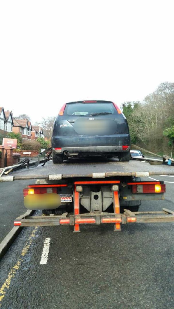 gmptraffic's tweet photo. Great spot by our #TrafficPCSOs who clocked a car full of scrap metal in #GMPBolton #Sharples this afternoon.
#GMPTraffic.
#Foreigndriver with No Licence and No insurance!
Vehicle seized and on the back of a recovery truck.
Summons is in the post! https://t.co/6iEjHBc3NK