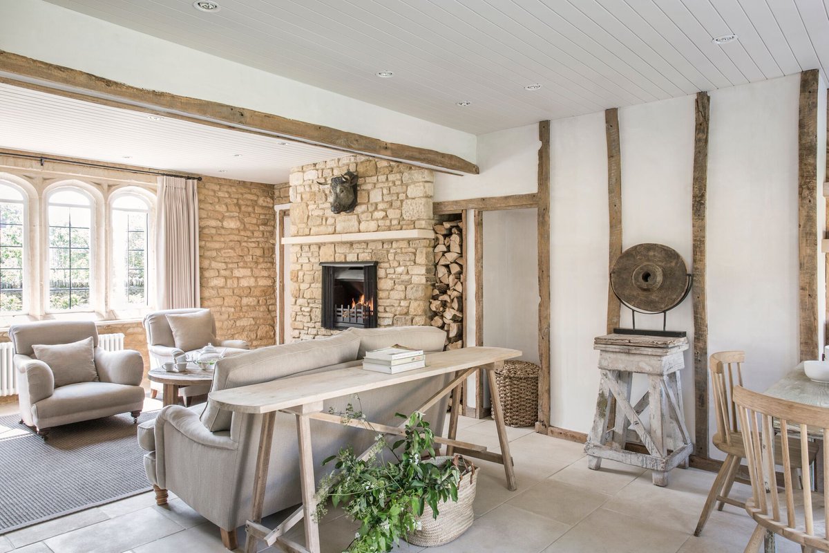 A cozy escape to this Cotswolds hideaway is exactly what we need: buff.ly/2ocJhvq via <a href="/sarah_leigh_b/">Sarah-Leigh</a>