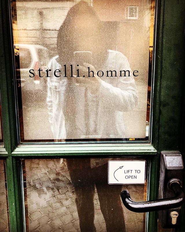 Had a fantastic time today trying on some suits for the next music video! 👌🐻🎶
#holyshit #olivierstrelli ift.tt/2C8w2ph