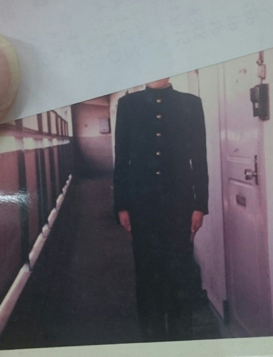 keiyasudajp's tweet image. WCCFのカードを探そうと思ったら、

たぶん中１のころに、家の前で撮った写真が出てきた(笑)(笑)

さすがにこれは晒せない(笑)

#30RTで
#ウソですウソです