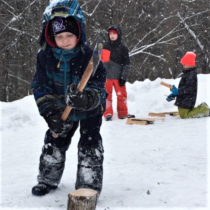 scoutscanada's tweet image. A hands-on learning experience in the great outdoors can’t be beat 👌 At a winter Skills Camp, @1stElmira Cubs practiced ax and hatchet safety, and learned about chainsaw precautions. #SafeScouting 
Join Scouting today: scouts.ca/join/