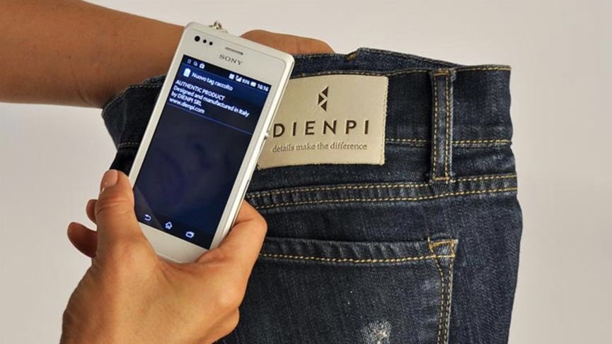 FashNerd's tweet photo. Wareable | The Smart Clothing Labs Creatively Fashioning a Connected Future https://t.co/HYdumm3b6s #IoT #Wearables #WearableTech https://t.co/ZsPxyrEjHM