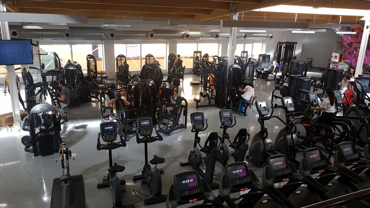 FundicionCD's tweet photo. La sala fitness mas innovadora de sevilla  abre sus puertas, no olvides traer tus auriculares y conectarte a un nuevo concepto de entrenamiento" #matrixfitness.
#SantagadeaSport
#SantagadeaTeam
#SantagadeaSportFundición https://t.co/PRZ9TQso4u