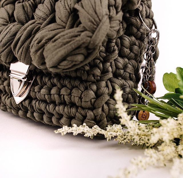 CCbyDominic's tweet photo. If you look close enough you can actually see this purse being in your life. Zoom in a little, maybe turn your phone slightly to the right. 😊 https://t.co/PQxMSOPnAT https://t.co/fLkiBt4ZyG