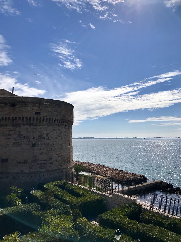 btmitalia's tweet photo. Le Colonne Doriche, il Castello Aragonese, unico perché aveva 5 torri, il canale navigabile che unisce il Mar Piccolo al Mar Grande con una prospettiva del ponte girevole, uno dei pochi al mondo.
#BTM2018 regala ai protagonisti del Fam Trip scenari mozzafiato!
#taranto https://t.co/mSRrXHSJK8