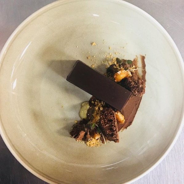BarKitchenMag's tweet photo. Caramel parfait, bitter chocolate, peanut and whisky. Thank you for this dessert @alisha_m95! #FeedYourEyes

#TakeStockMag #feedyoureyes #foodiephoto #instafood #food #foodmagazine #cateringmagazine #foodpics #foodgram #chefpics #restaurantfood #cheflife… https://t.co/urAW3shhGu https://t.co/JGy5KrL8mv