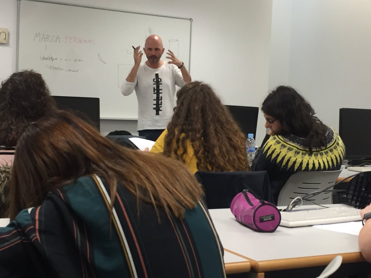 MAStransmedia's tweet photo. Hoy tenemos clase de #marcapersonal con @jmlucero 
¡Un lujazo de lección! https://t.co/XkyLWOWuA7