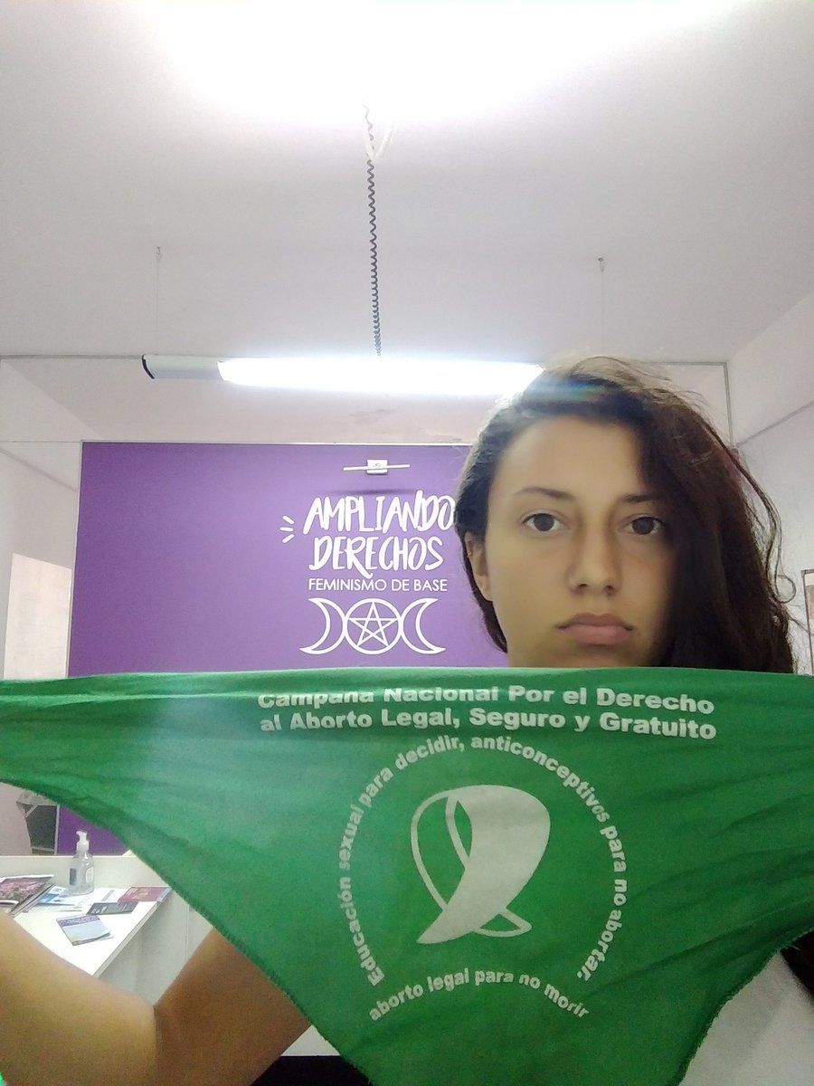 MerTerzaghi's tweet photo. Porque la maternidad debe ser una elección y no una imposición del Estado.
Porque es un derecho humano básico decidir sobre nuestras vidas y nuestros cuerpos.
#AbortoLegalYa @CampAbortoLegal https://t.co/U8DlCFOwc5