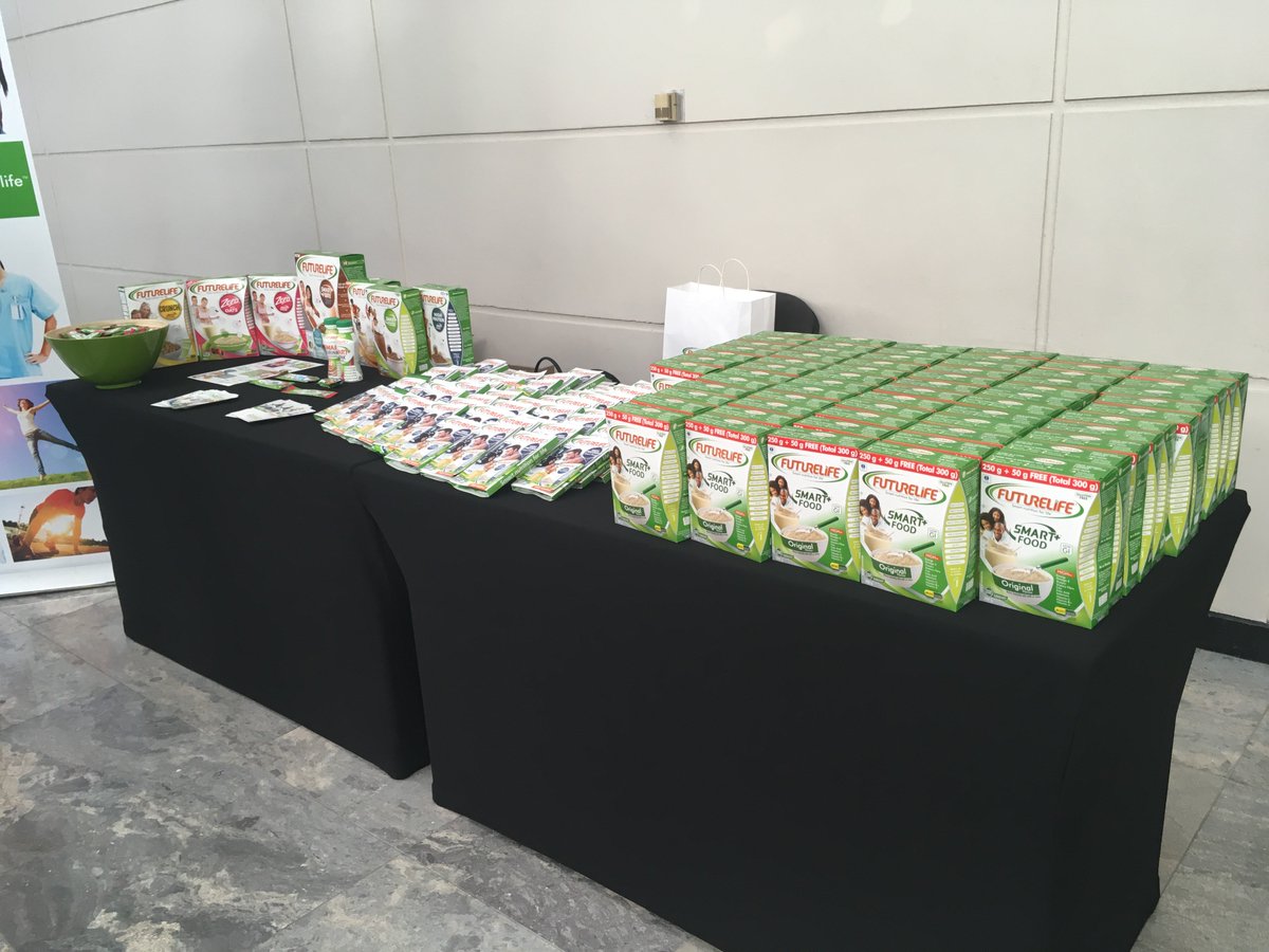 Sportscience_sa's tweet photo. Our experts are gearing up for a jam-packed Cycling workshop kicking off shortly! Thank you to @futurelifeza for being our nutrition partner this evening!  #cyclingworkshop2018 #theyeartobeyourpersonalbest #cyclingexperts https://t.co/i6IkCLnbRC