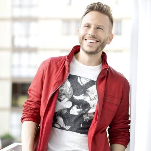 radiofanatica_'s tweet photo. "CUANDO AMAS A ALGUIEN" @NoelSchajris

https://t.co/fJPoAfgkag | 107.6 #Madrid

Cuando amas a alguien #entregas la vida, darlo #todo es poco ... ❤️
Cuando amas a alguien 

Solo en dos palabras se #define todo
Y ya no esperas nada a cambio, si #amas como te amo a ti ... 🎶🎶🎶 https://t.co/9q62TA8T2A