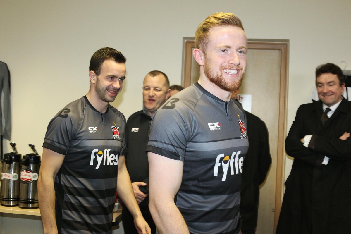 gav_mclaughlin's tweet photo. IMAGES | Sean Hoare and Robbie Benson model the new @DundalkFC away kit  at the offices of @CX_Sport this afternoon. #DundalkSport 
📷 by BenMcShane #Fyffes #Felda #UHYFDW #CXSport https://t.co/XnQaLpjwQS