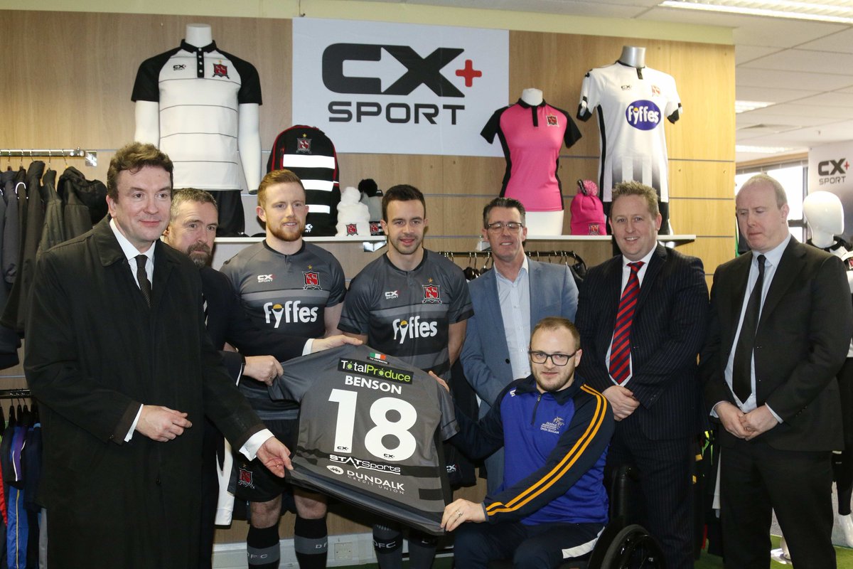 gav_mclaughlin's tweet photo. IMAGES | Sean Hoare and Robbie Benson model the new @DundalkFC away kit  at the offices of @CX_Sport this afternoon. #DundalkSport 
📷 by BenMcShane #Fyffes #Felda #UHYFDW #CXSport https://t.co/XnQaLpjwQS