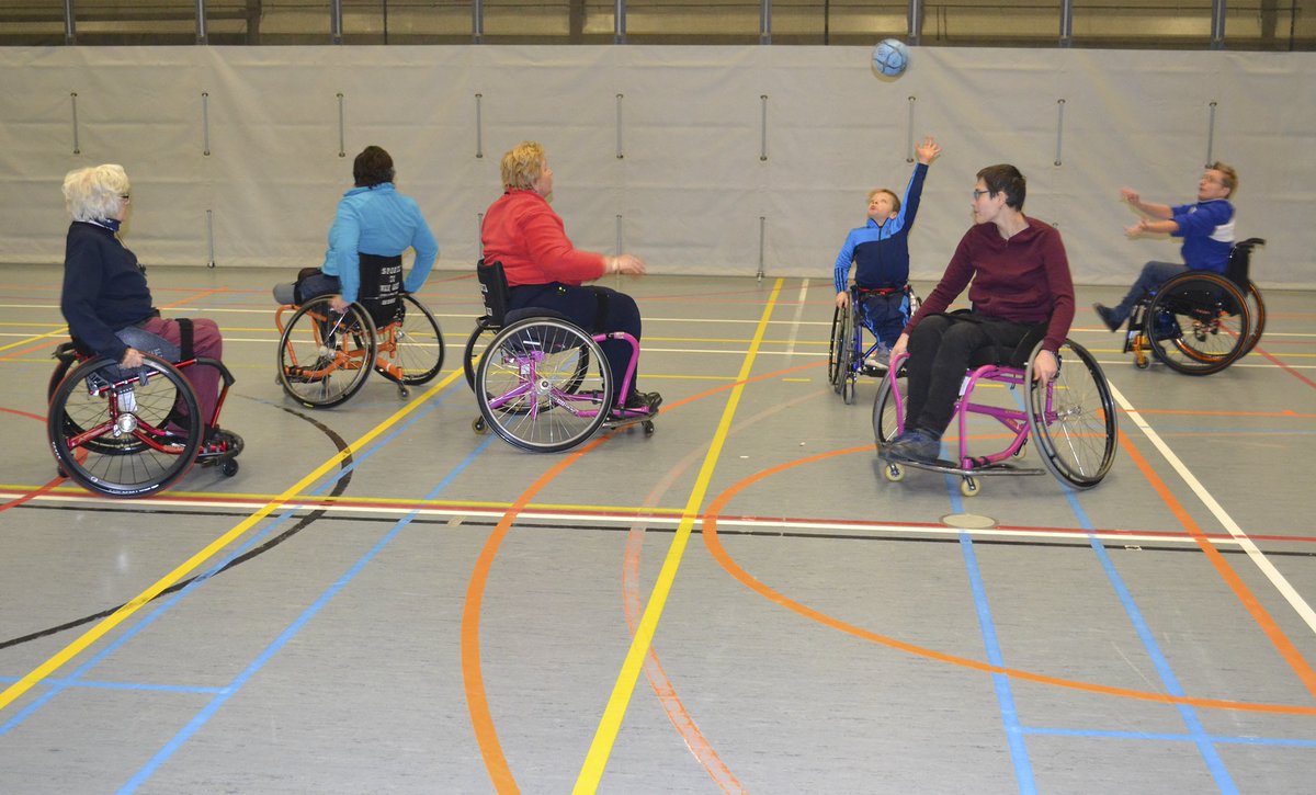 ToWalkAgainTWA's tweet photo. Dat On Wheels Rotselaar een toffe omnisportdag was, bewijzen de vele lachende gezichten! #Towalkagain #Omnisport #Rolstoelsport #wheelchairlife #wheelchairsports https://t.co/7jmb7OqldZ