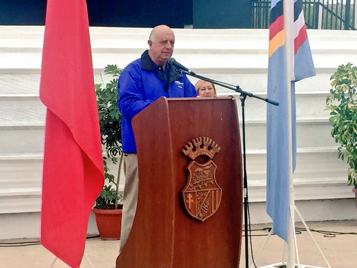 Inauguración 4 camiones recolectores de residuos domiciliarios + firma Intendente <a href="/gabriel_aldoney/">Gabriel Aldoney</a> y Alcalde <a href="/josesabatmarcos/">Jose Sabat Marcos</a> de 9 proyectos a concretar en la comuna #VillaAlemana @IntendenciaV