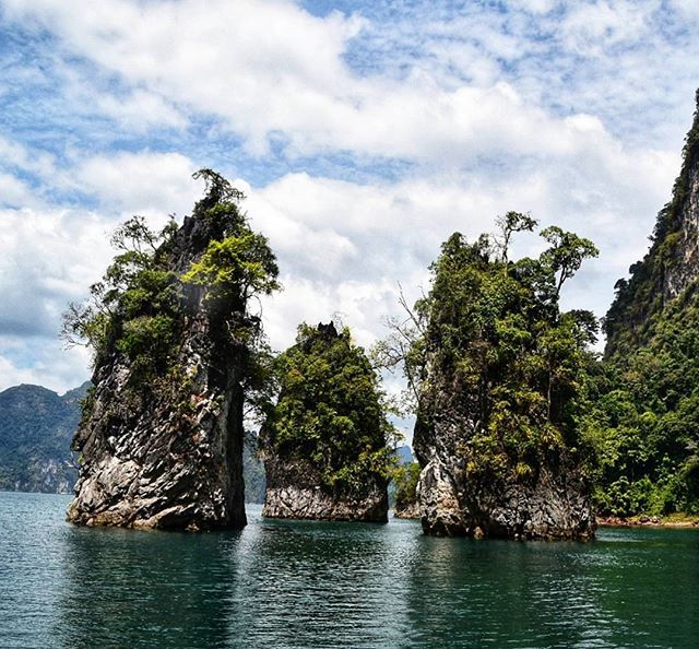 MacMaisel's tweet photo. #ratchaprapha #stausee #chiaolansee #khaosok #nationalpark #longtailboot #3felsen im #see #immerdabei #reservoir #dam #longtailboat #threerocks #suratthani #khaolak #thailand https://t.co/tXSDT1cQ2y