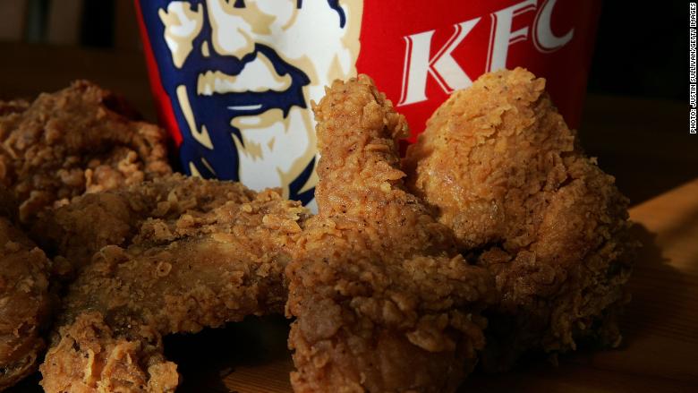 CNN's tweet photo. KFC is running out of chicken across the UK https://t.co/yzIfeSK82C https://t.co/1hpG8OReZB