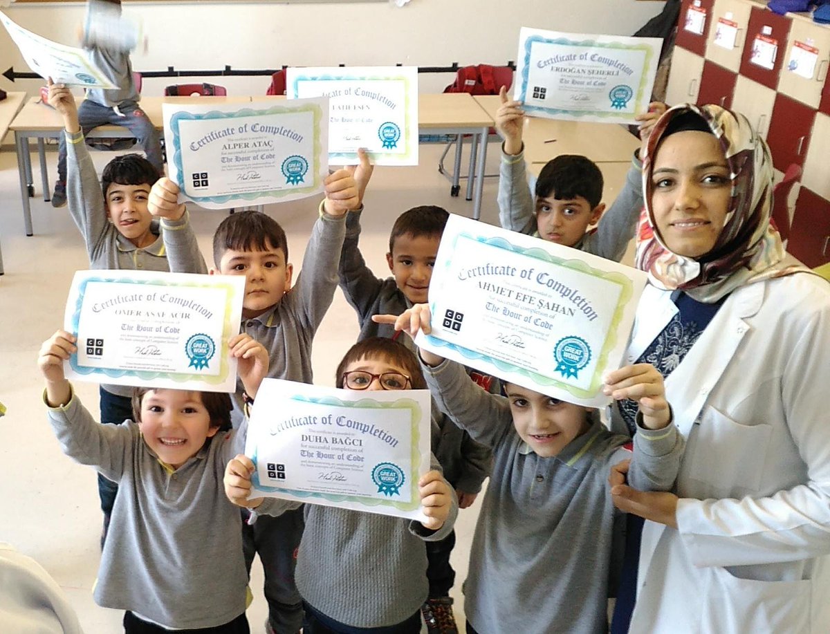 safanurii's tweet image. 1/A Sınıfımızla Codeorg sitesindeki 2.dersi bitirerek Codeorg sertifikamızı almaya hak hazandık💪🤗😎 @KodluYoz #codeorg #bkegitek #bkcoding #bahçeşehirkoleji @ilker_eris @elifgurtan @metinfer @aliersinatas