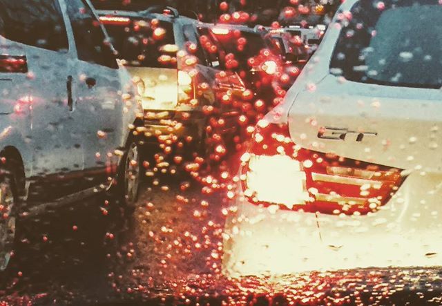 artelie's tweet photo. Firerain!
.
.
.
#fire #firerain #traffic #trafficjam #sofiatraffic #onthewayhome #raindrops💧 #picturefromthecar #raindropsonthewindow #fireraindrops #inspirationeverywhere https://t.co/LBlE5KHbSt