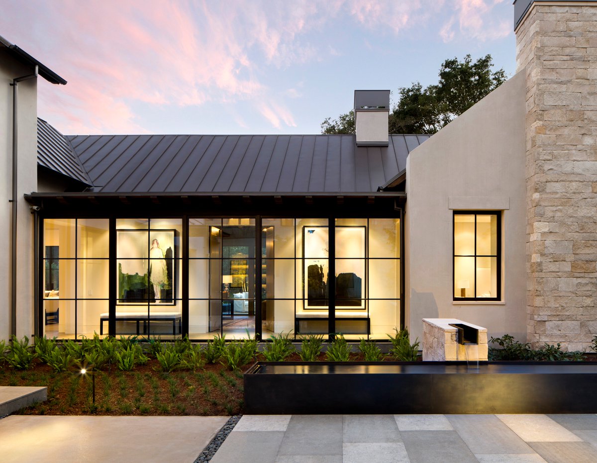 FerroFinestra W40 steel system in this new contemporary residence, where windows seem suspended and the outdoor space becomes part of the interior.

Designer: Arcanum Architects. 

#Ottostumm #Steelwindows #Architecture