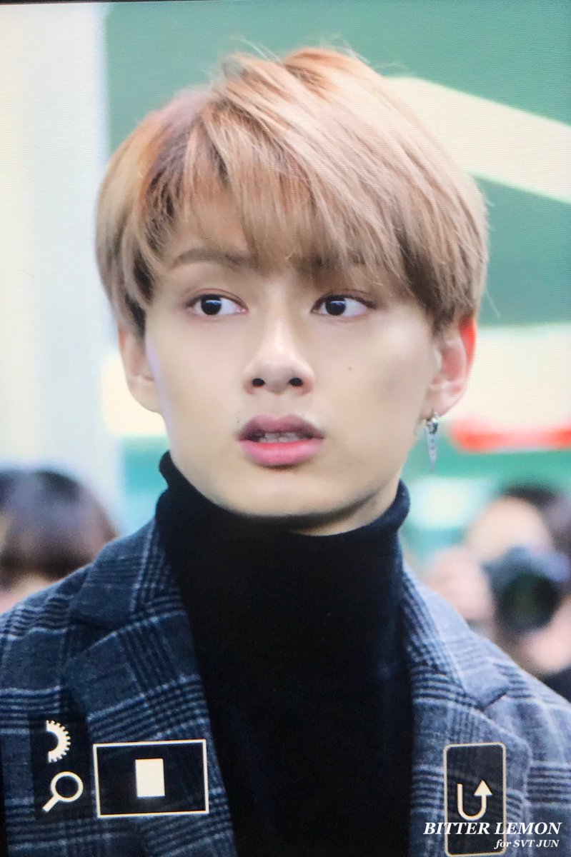 junhuiarchive's tweet photo. 180219; [preview] 🛫✈️ https://t.co/6sAFYIyTFg
