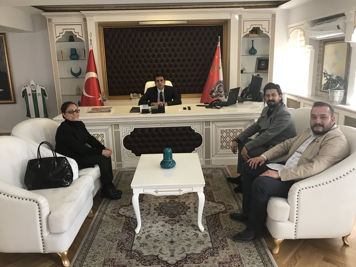 Derneğimiz YK Başkanı Ahmet Korkutata, Başkan Yardımcısı Süleyman Türk ve Genel Sekreteri Asuman Tongarlak Konya İl Emniyet Müdürü Sayın Şükrü YAMAN’ı makamında ziyaret ettiler. 
Sayın Emniyet Müdürü’ne değerli vaktinden ayırıp kabul ettiği için teşekkür ederiz.