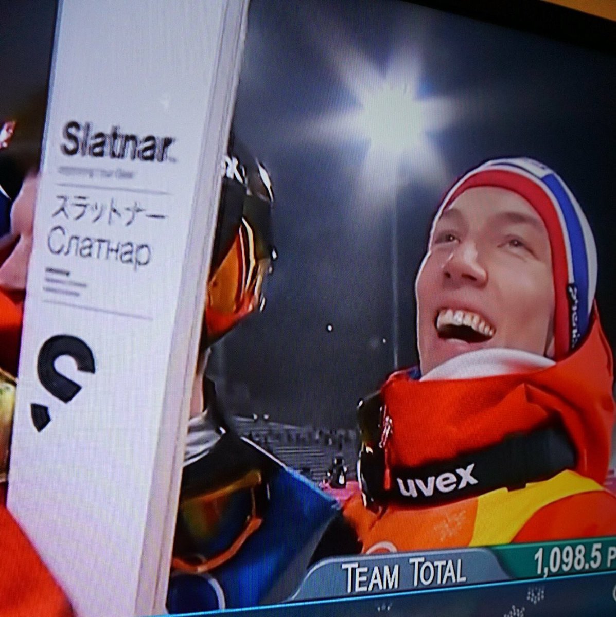 Gratulerer <a href="/JohannForfang/">Johann Forfang</a> med et historisk OL-gull i laghopp! 🥇Vi er utrolig stolt av deg. Når du kommer hjem til #Tromsø, skal vi feire. 🎉Takk for en fantastisk innsats i Pyeongchang. 👏👏👏