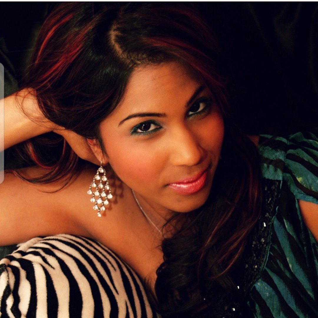 BlushingNotes's tweet image. Be bold...#Esteelauder #Dior #waterproof #eyeliner #Nars #blush #makeupartistry #photoshoot #naturalmakeup #beautiful #love #blushingnotes #hairandmakeup #eventmakeup #modelmakeups #makeupbeauty #style #fashion #fashionshows