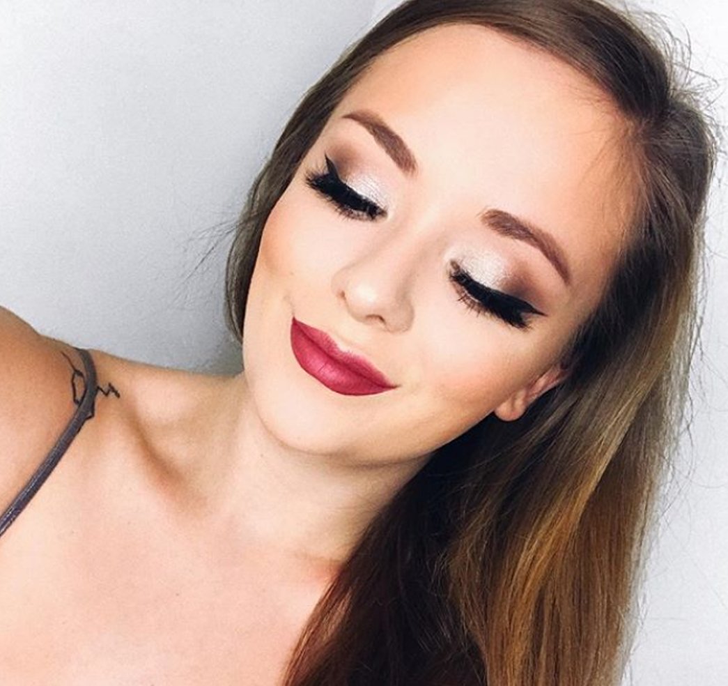 MUA Kelsey Martin wearing our 'Sand' Mineral Shimmer   bellaterracosmetics.com