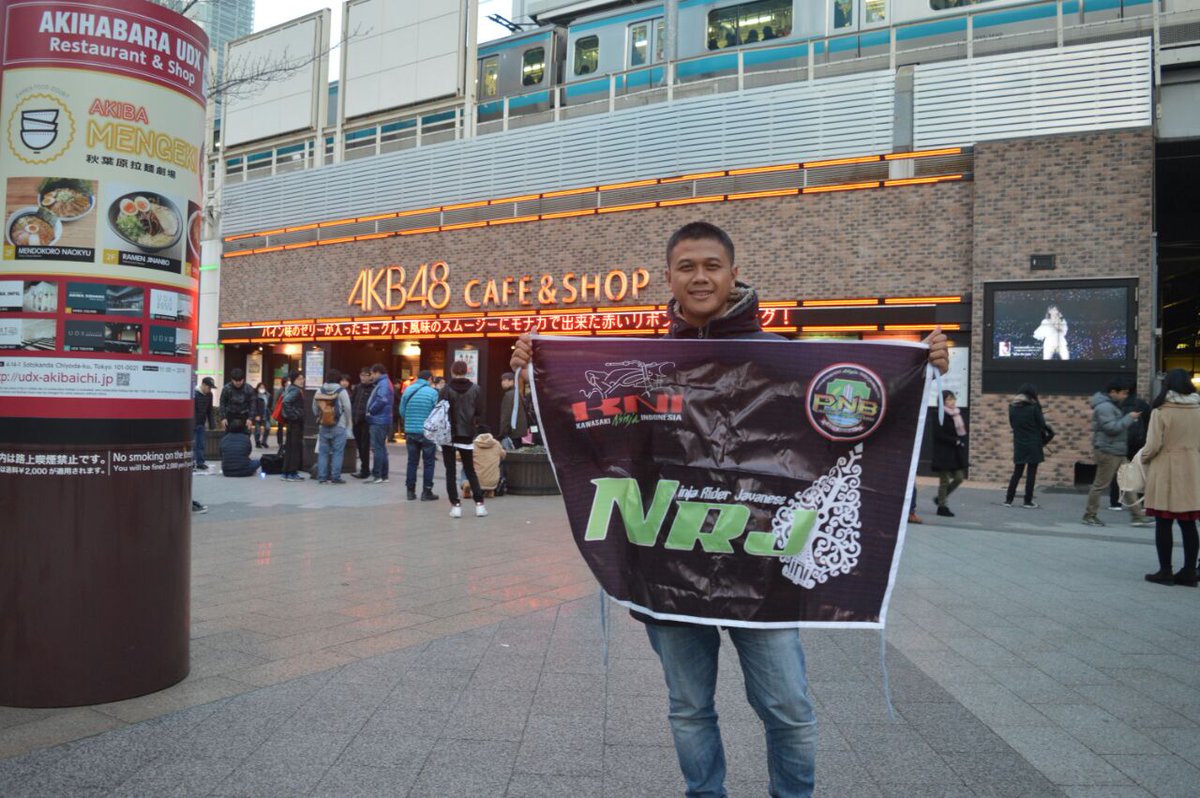 Biarpun d negri orang NRJ tetap berkibar.... 👍👍