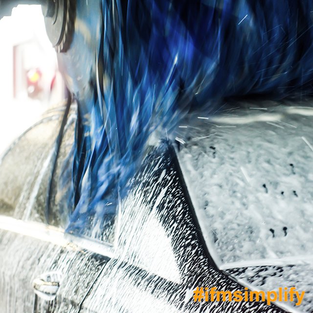 ifmelectronic's tweet photo. Bei schönem Wetter ist die #Waschanlage ein gut besuchter Ort. Dank ifm sicher durch die Waschanlage. ifm-Sensoren überwachen die Waschbürsten in der Waschstraße. #ifmsimplify
Die ganze Story auf #Instagram: https://t.co/MQRtmd8ALL https://t.co/b4C2PzMQpu