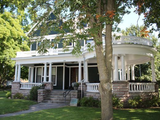 Did you know that Warren G. Harding, the 29th president of the US, and his wife designed their house in Marion, Ohio and that his press secretary lived next door? ow.ly/htmD30irZPk
