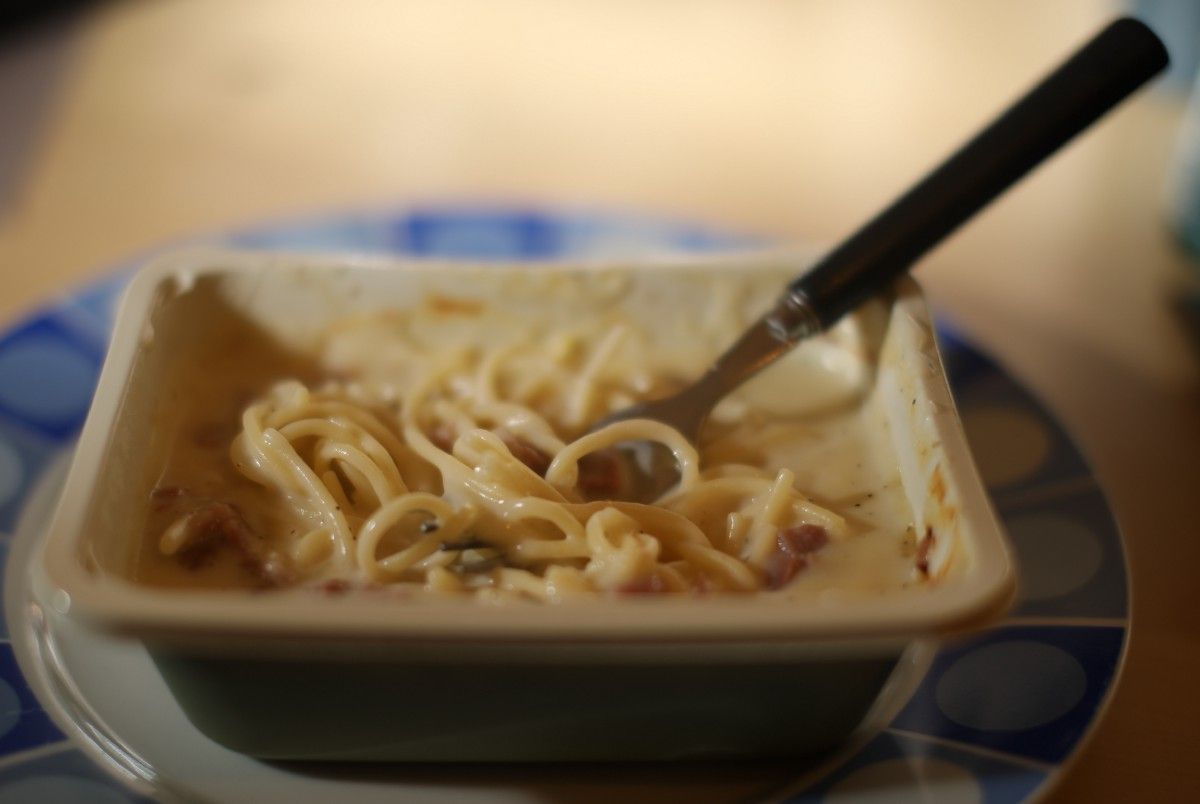 circulatenews's tweet photo. Could leftovers be part of a #circulareconomy revolution for the convenience food industry? Find out how the winner of the #circulardesigncase, run by @circulareconomy &amp; @ideo, used systems mapping to re-imagine ready meals. https://t.co/bpKLTIcQnN https://t.co/x8Oj6z4FvY