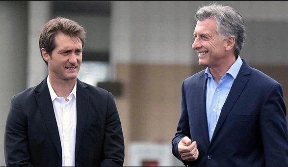SC_ESPN's tweet photo. Viejos conocidos: Guillermo Barros Schelotto ingresó a la Casa Rosada para reunirse con el presidente de Argentina, Mauricio Macri. https://t.co/zzJ46XHz1f