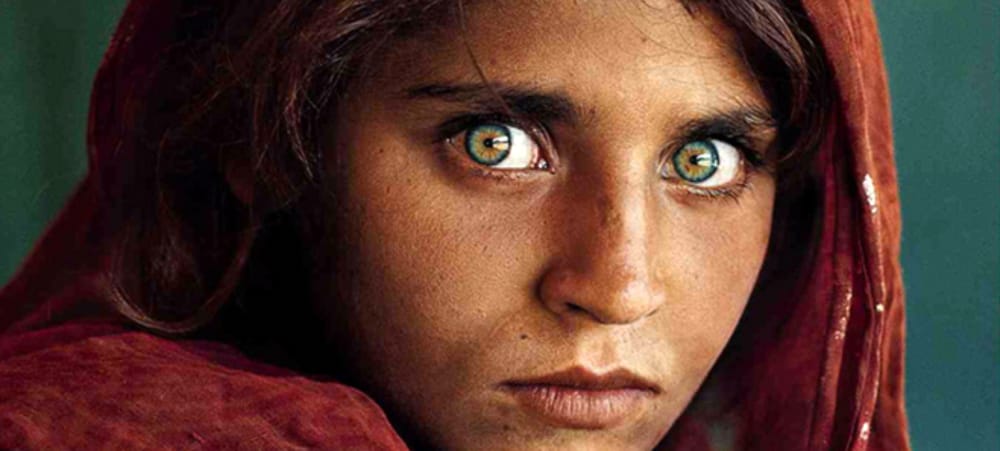 FMREditore's tweet photo. Steve McCurry approda alle Scuderie del Castello Visconteo di Pavia con oltre 100 scatti che documentano 40 anni di viaggi, esperienze ed emozioni. 
Lasciatevi condurre in un viaggio simbolico nel complesso universo del grande fotografo! https://t.co/ImkiwS1PSM https://t.co/y9trLHZfdz