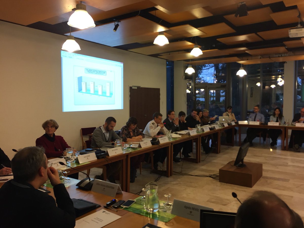 stsebsurloire's tweet photo. Jean-Christophe Bertrand, Dir. Dep. de la Sécurité Publique, présente le bilan de la @PoliceNat44 à #SaintSeb lors du #CMSSSL pour l’année 2017. #sécurité #police https://t.co/D5KmjMPs52