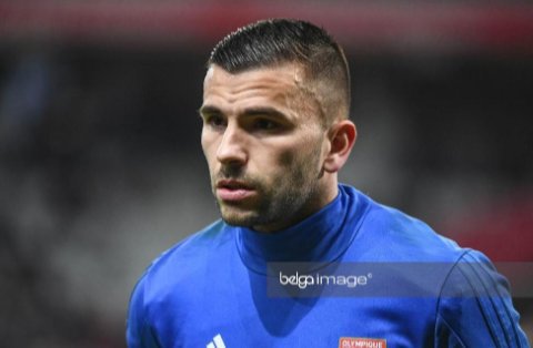 AnthoLopesFans's tweet photo. Antho lors du match nul (2-2) à Lille. 🔴🔵
#AnthonyLopesFans #TeamOL #TeamLopes https://t.co/Q9FrMJJUxy