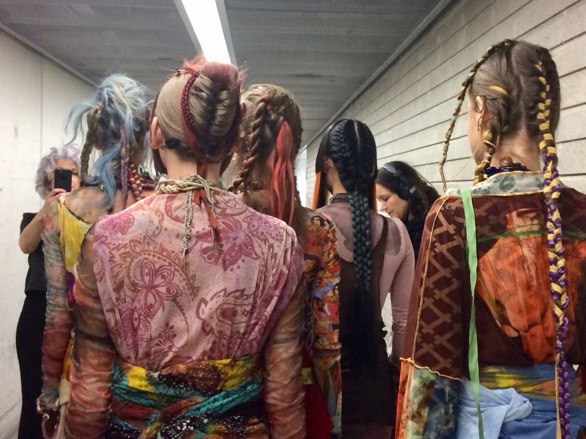 Capelli protagonisti a Torino per il grande show firmato <a href="/WellaPro/">Wella Professionals</a> . Che ne dite di questi hairlook dall'allure #tribal? #WCS18 <a href="/WellaPro_ITA/">WellaPro_ITA</a> bit.ly/2EEyKjB