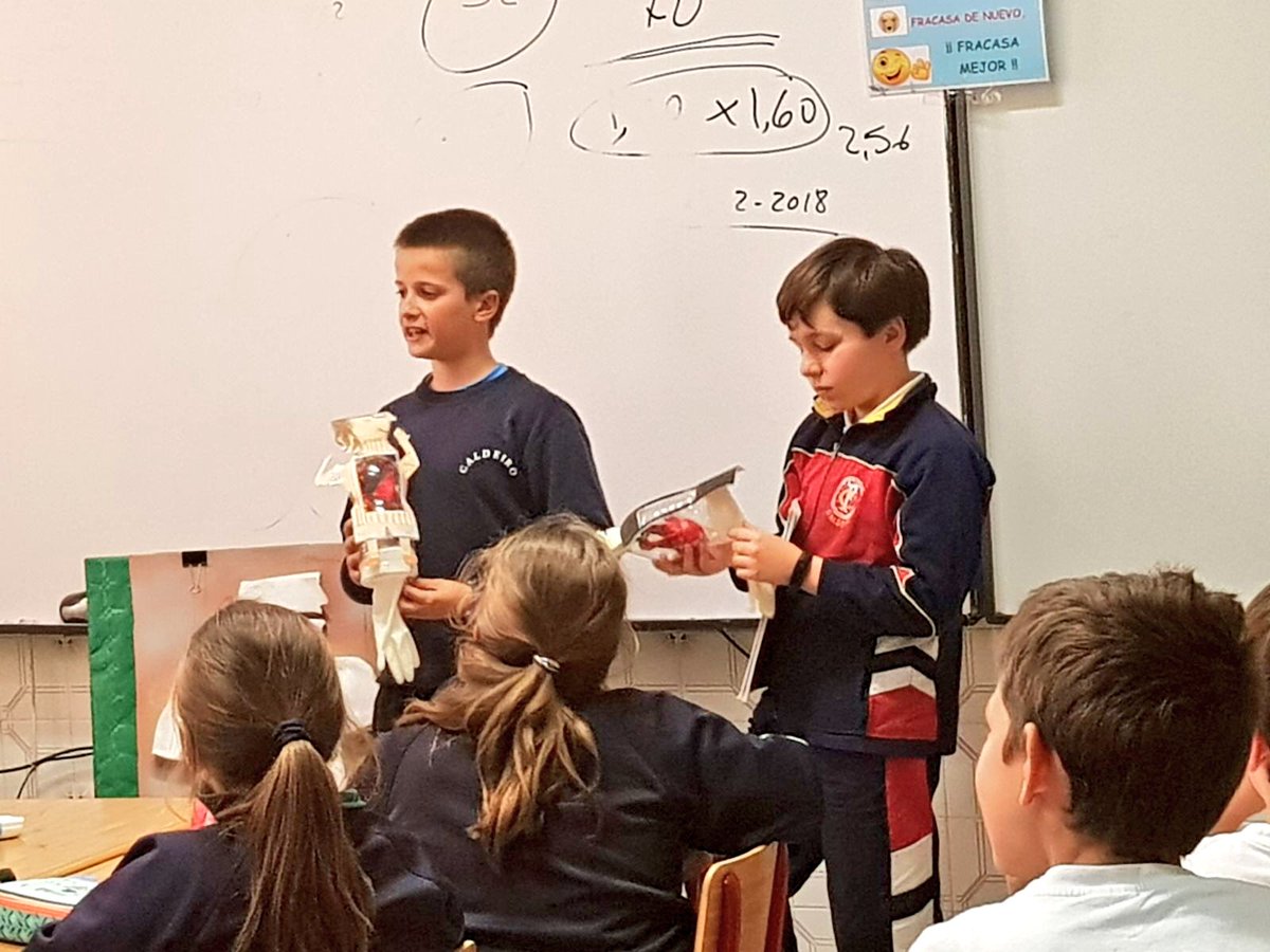ColegioCaldeiro's tweet photo. Hoy nuestros #pequeprofes de la Big Bang Academy de 6º han impartido clase de ciencias en 4º B. ¡Felicidades chicos! https://t.co/zj4uZmDerf