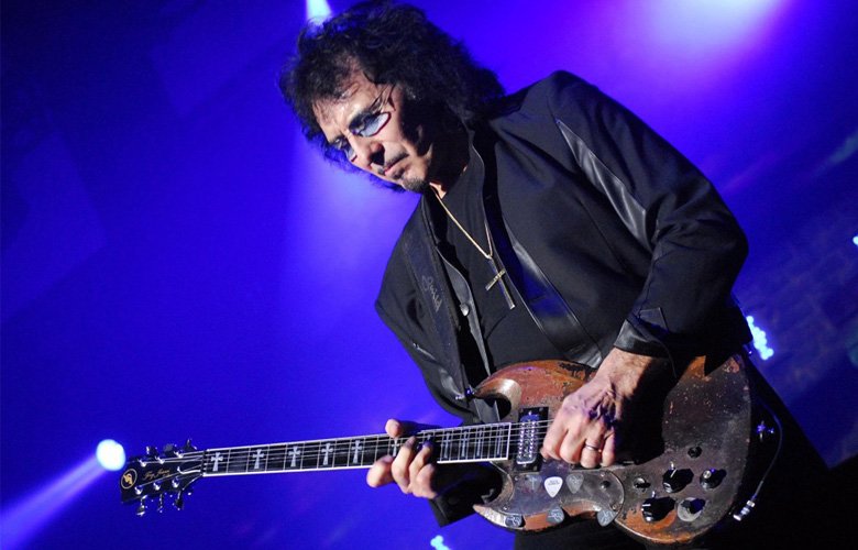 The riff-lord himself Tony Iommi turns 70 today! A very happy birthday to the heavy metal legend! 