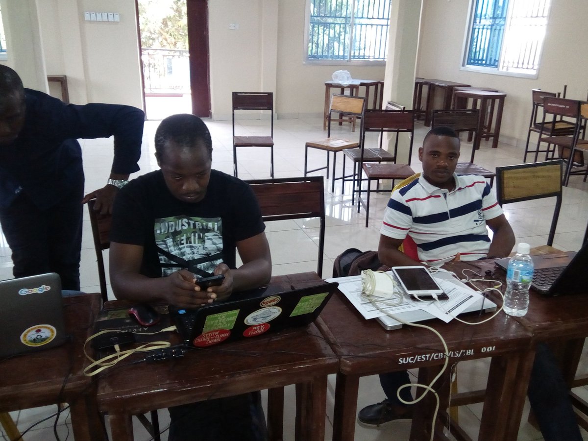 ConvergenceFASO's tweet photo. La #CGLTE ouest africaine renforce les capacités de ses chargés de communication à #Makeni en #SierraLeone. @vvilanovag @oxfamauburkina @boureimal @AlexandreSeron https://t.co/4q3usZmuEd