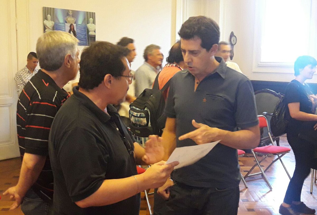 wadodecorrido's tweet photo. Nos reunimos en el bloque de @diputadosFPV_pj con los delegados de #Ferrobaires. Nos contaron que el cierre de la empresa por parte de la gobernadora Vidal va a significar el despido de 1500 trabajadores y la afectación de 104 ciudades de la provincia. https://t.co/8UJUG5D4PD