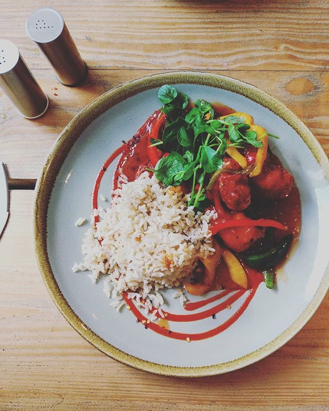 ludofarine's tweet photo. Himalayan Salt and Chicken chili coat by @kcalkitchen 🍲 Yummy 😋 @peoplemakeglasgow
--
#kcalkitchen #kcalkitchenglasgow #kcal #food #foodporn #instafood #healthyfood #chicken #chilisauce #saltandpepper #glasgow #instaglasgow #peoplemakeglasgow #lovegl… https://t.co/cgRsrpzDQP https://t.co/I25AYIj6pc