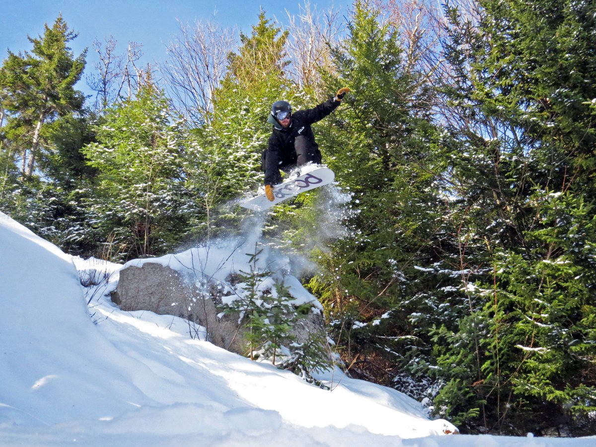bretton_woods's tweet photo. Feels like spring, rides like winter. #dayatthewoods #brettonwoods #powe #ridenh #rockdrop @PoweSnowboards https://t.co/4zGKLz7dMU