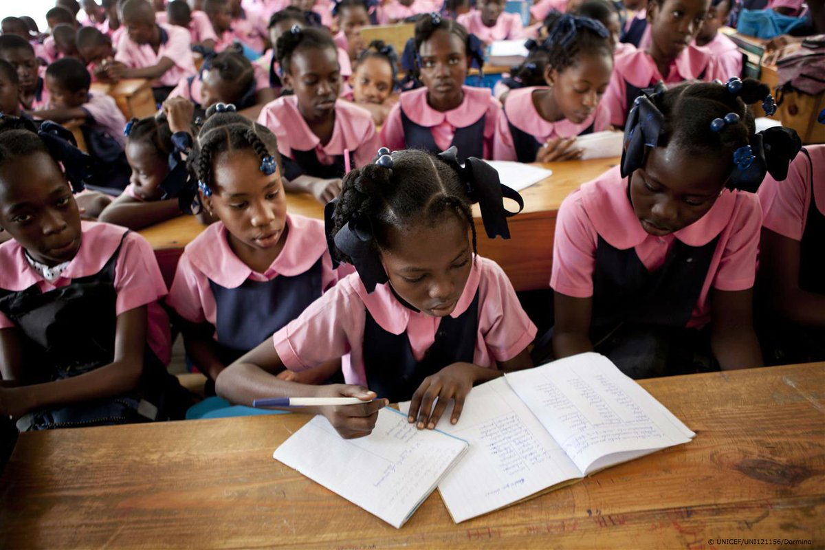 UNICEF's tweet image. So focused!

Educate a girl, change the world.

#ForEveryChild, 📚✏️