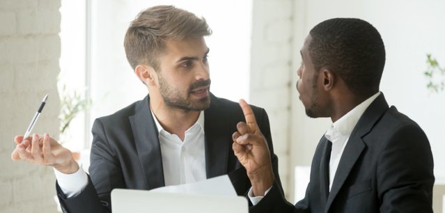 Een conflict dat escaleert op de werkvloer is nefast voor de productiviteit. In dit artikel leest u hoe u conflicten op de juiste manier ontmijnt. #conflictophetwerk bit.ly/2ogDy7W